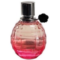 Flowerbomb &lsquo;La Vie En Rose' 2011