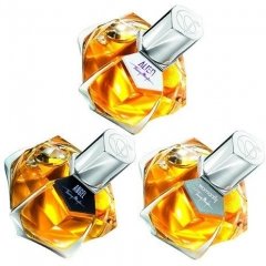 Les Parfums de Cuir / The Fragrances Of Leather 